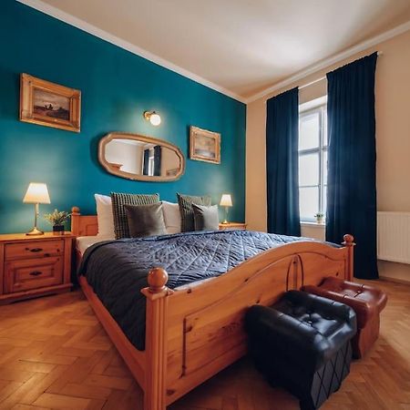 Апартаменты Magnificent Historical Penthouse In The Heart Of Прага Экстерьер фото