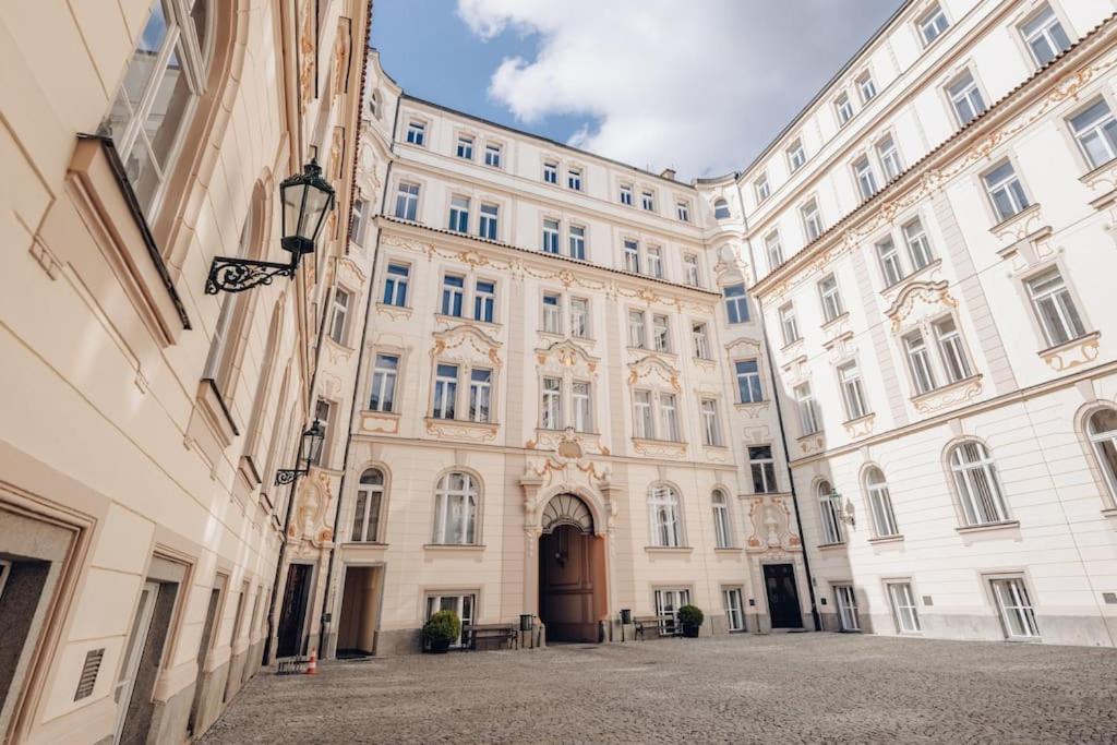 Апартаменты Magnificent Historical Penthouse In The Heart Of Прага Экстерьер фото