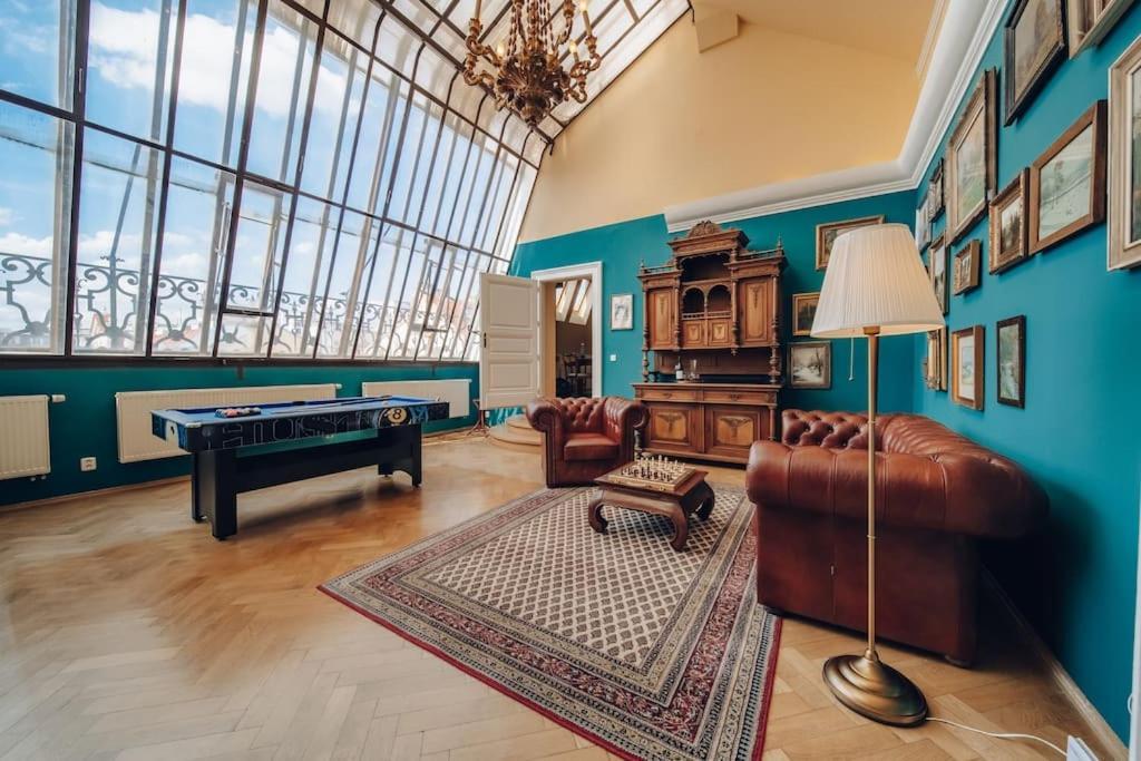 Апартаменты Magnificent Historical Penthouse In The Heart Of Прага Экстерьер фото