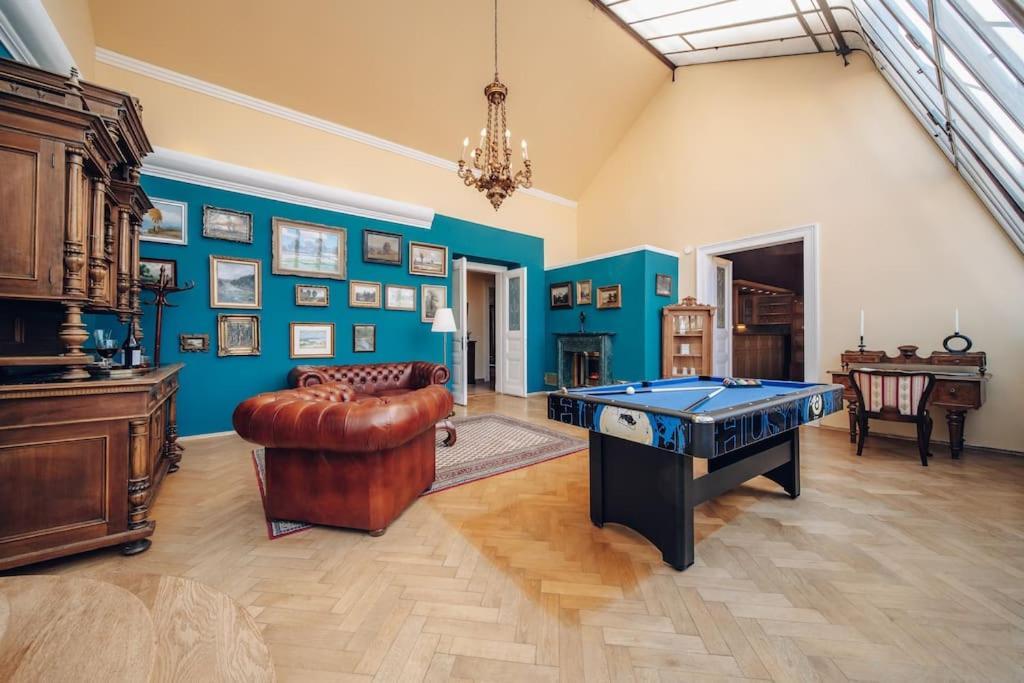 Апартаменты Magnificent Historical Penthouse In The Heart Of Прага Экстерьер фото