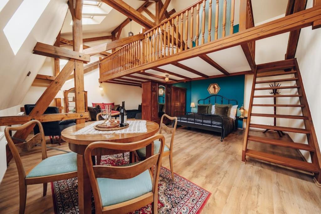 Апартаменты Magnificent Historical Penthouse In The Heart Of Прага Экстерьер фото