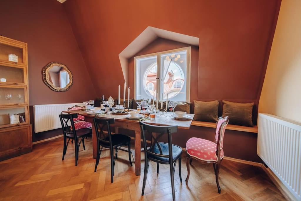 Апартаменты Magnificent Historical Penthouse In The Heart Of Прага Экстерьер фото