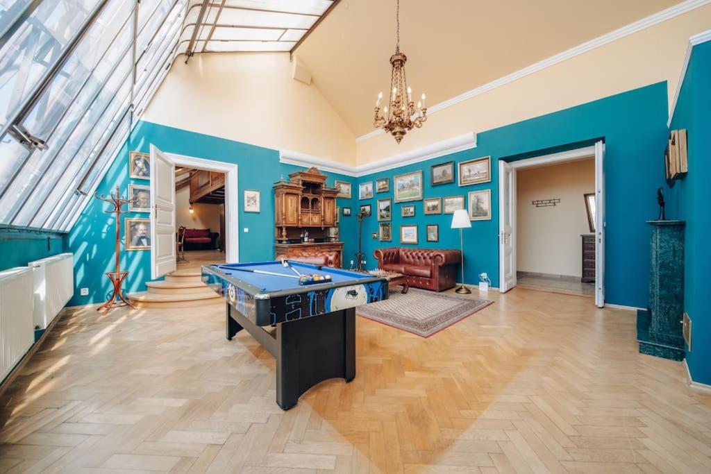 Апартаменты Magnificent Historical Penthouse In The Heart Of Прага Экстерьер фото