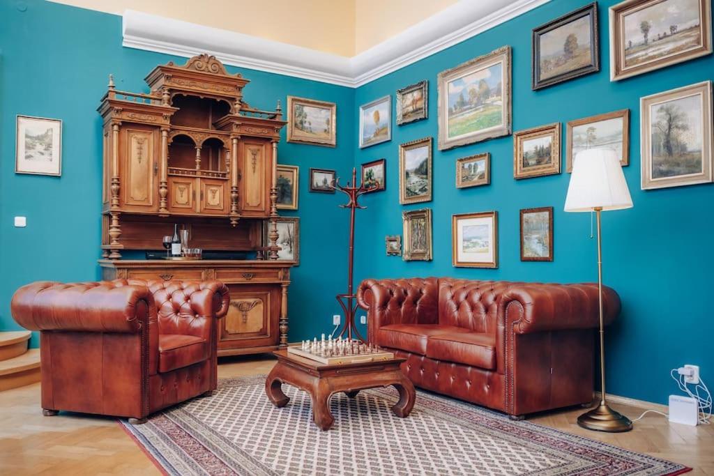Апартаменты Magnificent Historical Penthouse In The Heart Of Прага Экстерьер фото